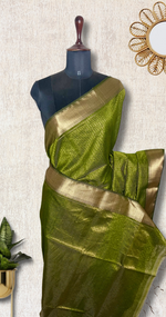 Load image into Gallery viewer, Handwoven Maheshwari Silk Cotton Saree - Limerick Green + Gold
