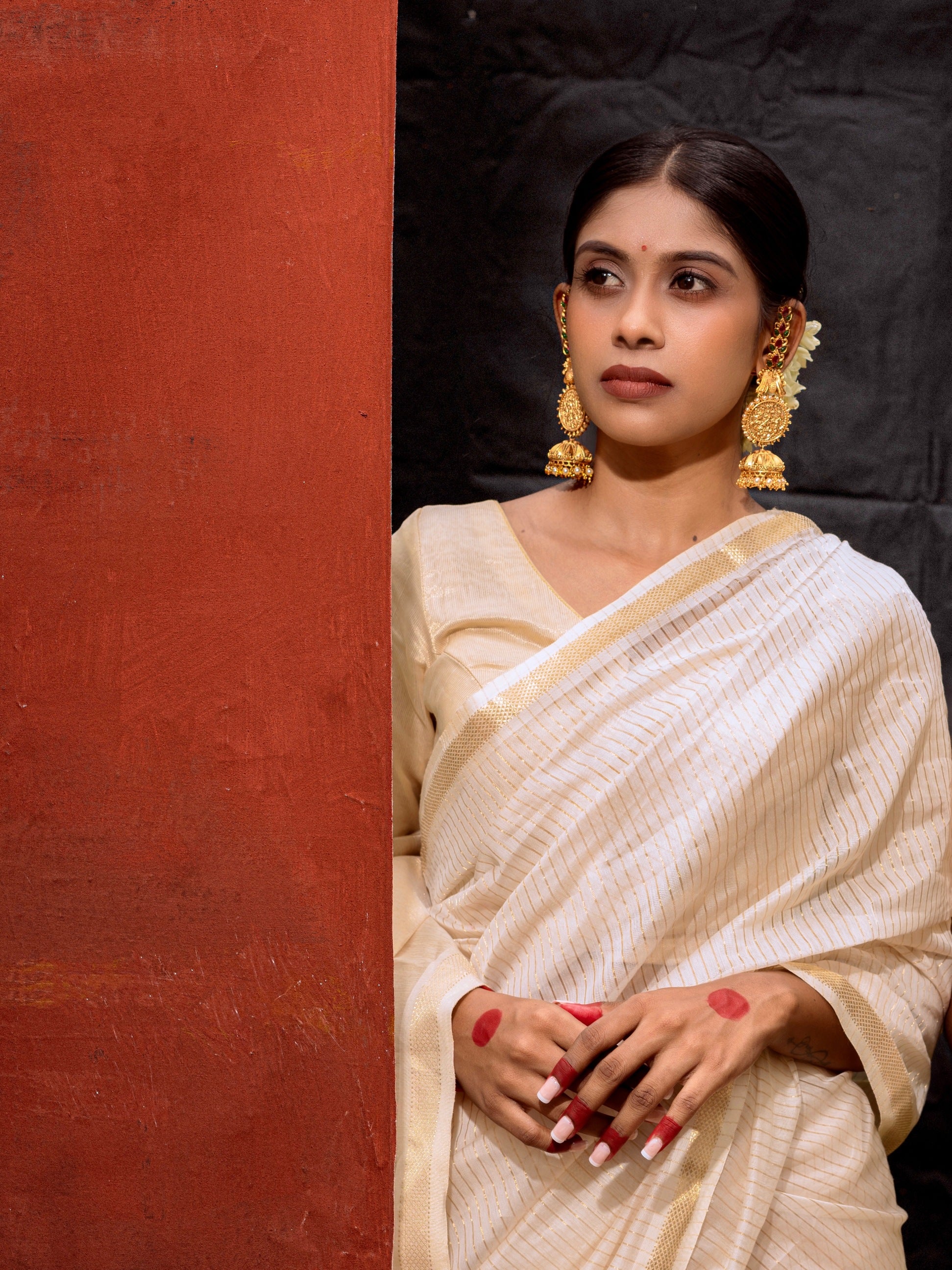 Aria - Handwoven silk cotton saree - Ivory + Gold