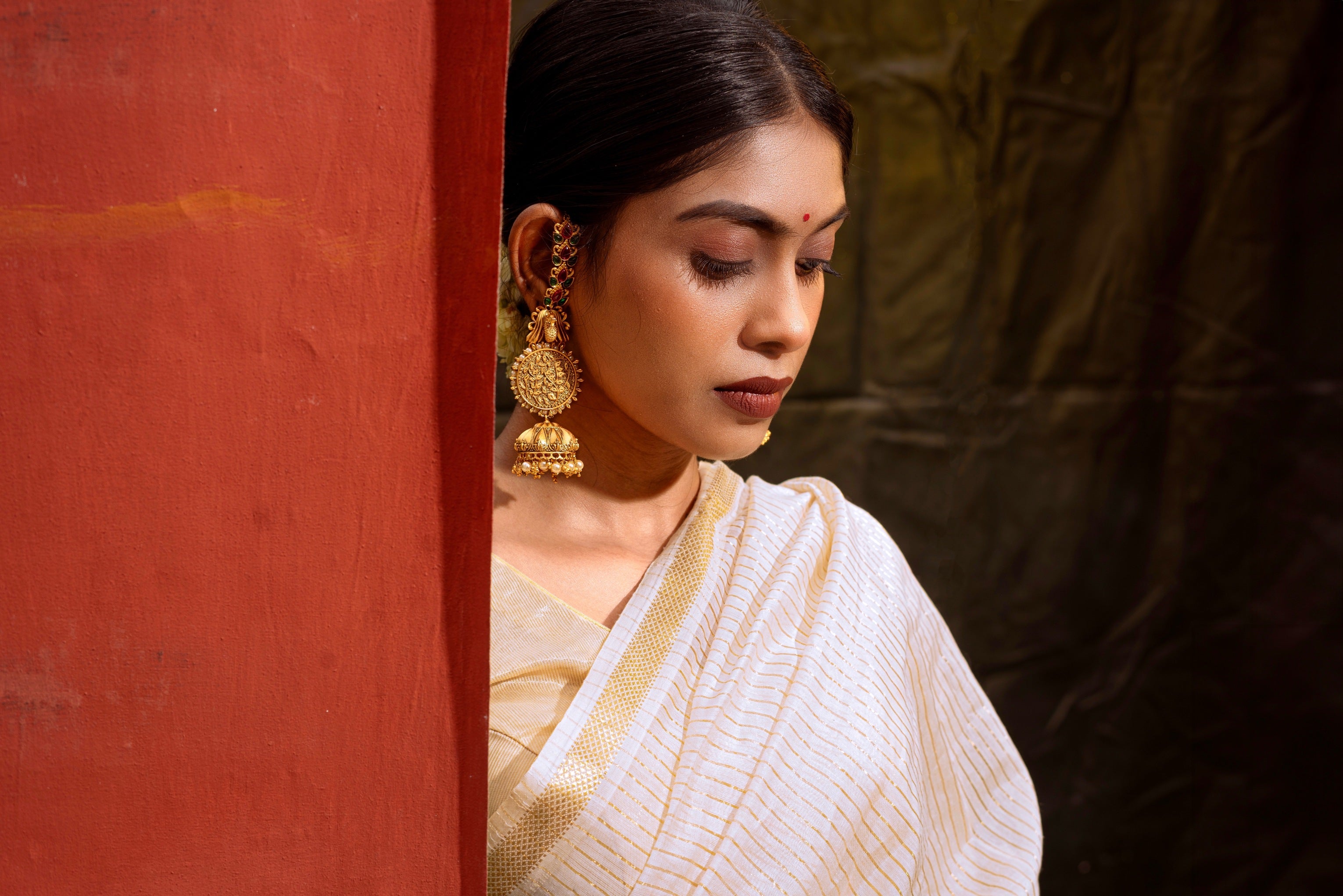 Aria - Handwoven silk cotton saree - Ivory + Gold