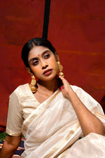 Load image into Gallery viewer, Aria - Handwoven silk cotton saree - Ivory + Gold
