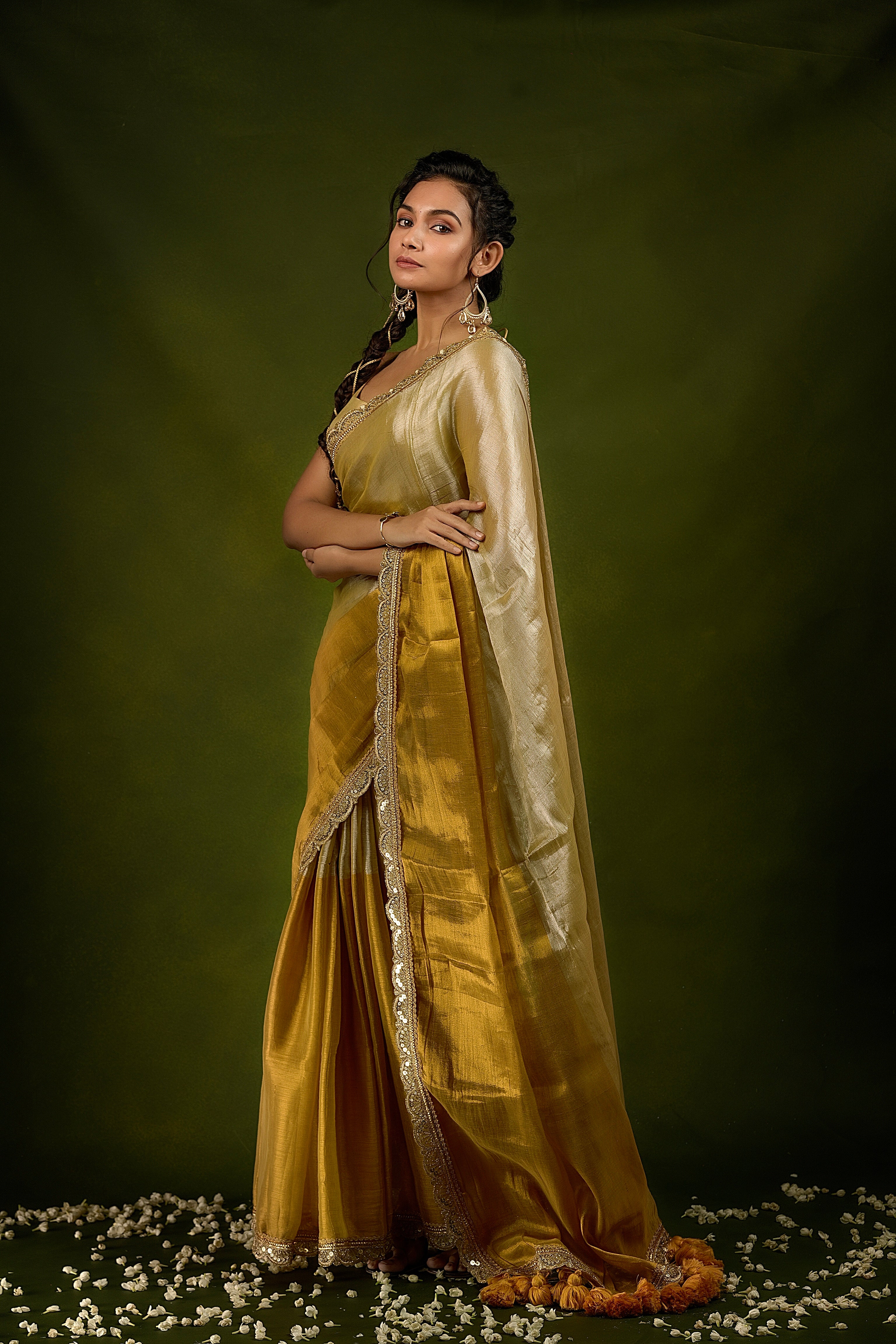 Ruhi - Handwoven Tissue Saree - Silver + Gold