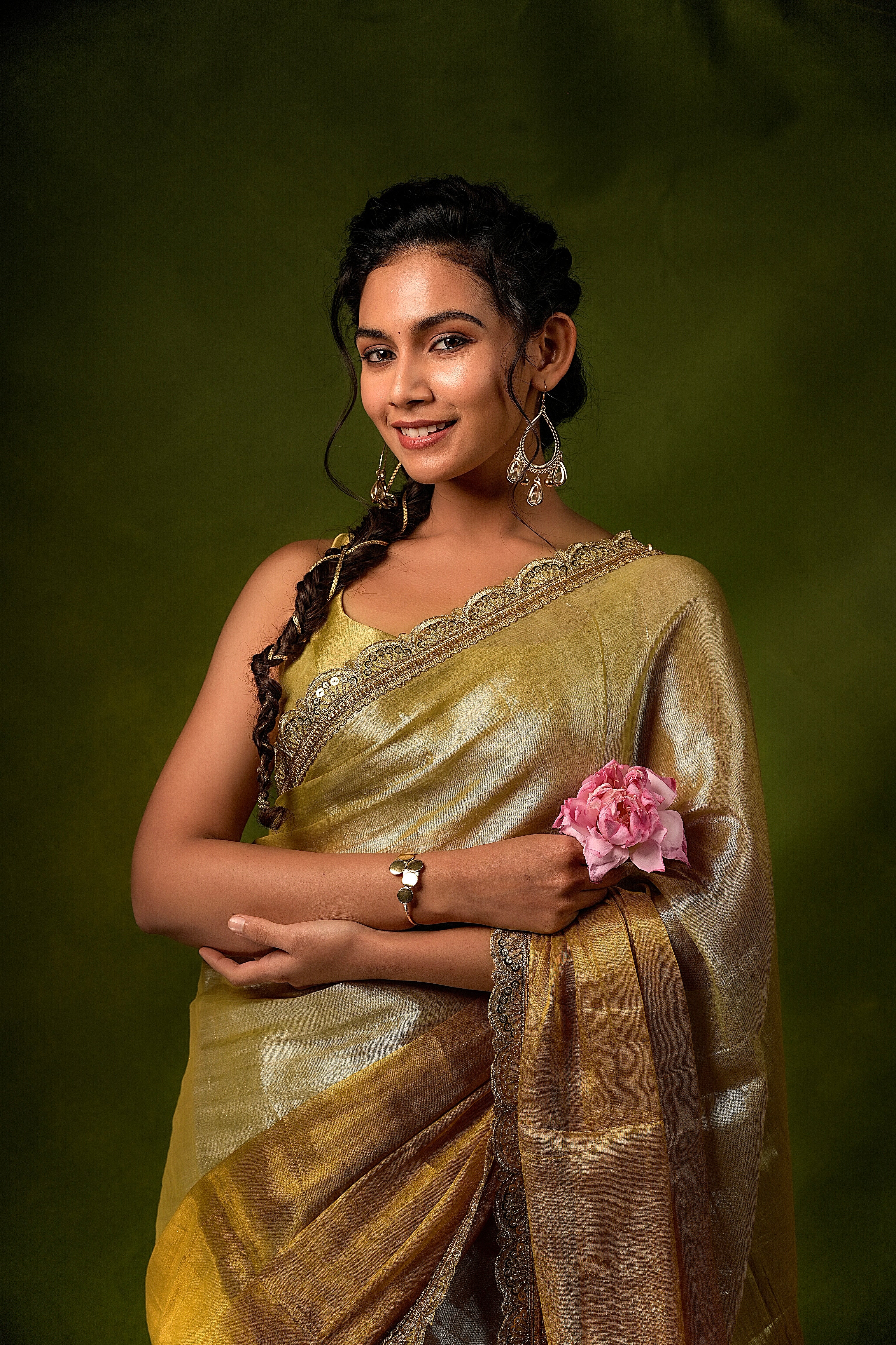 Ruhi - Handwoven Tissue Saree - Silver + Gold