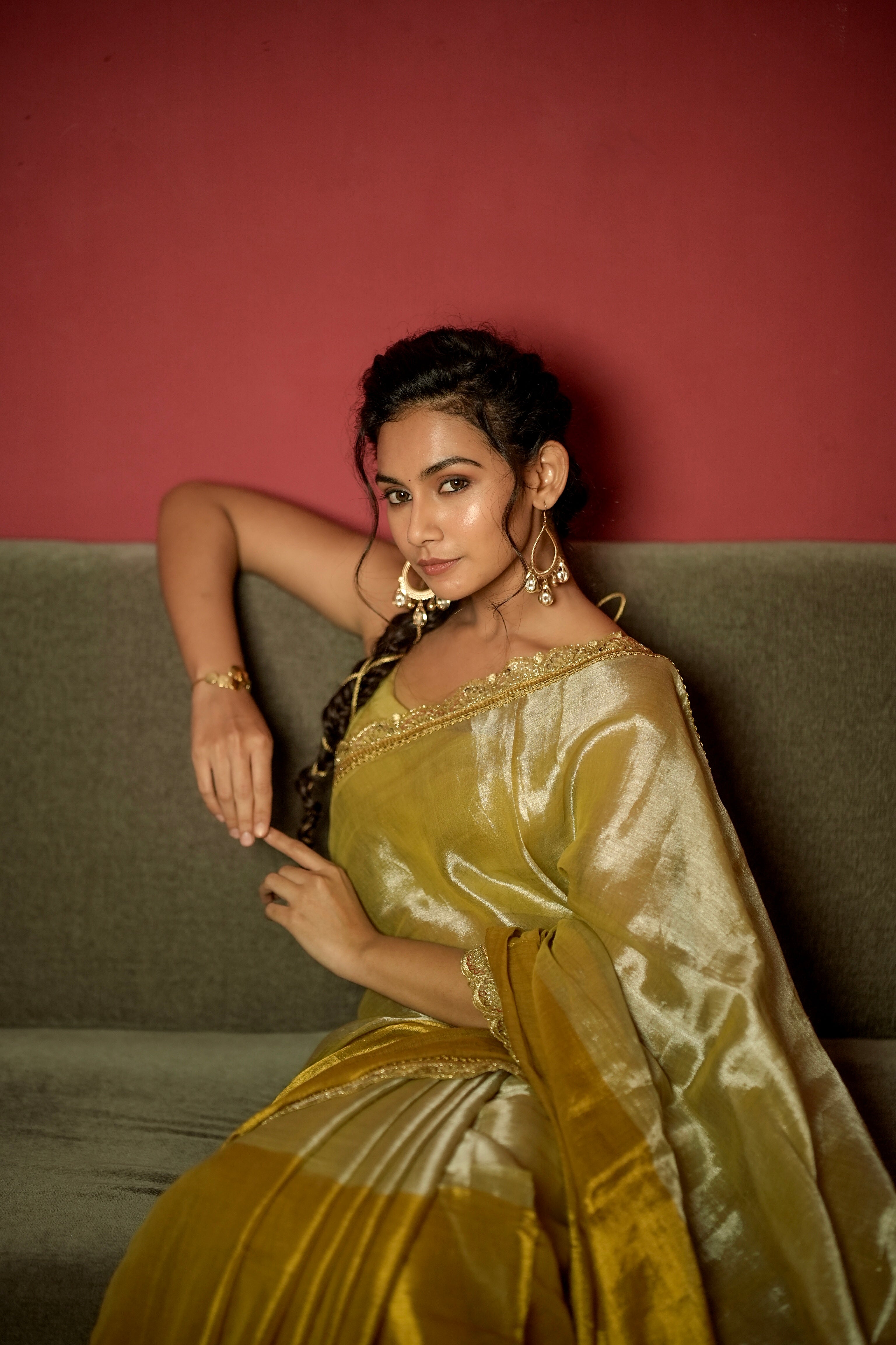 Ruhi - Handwoven Tissue Saree - Silver + Gold