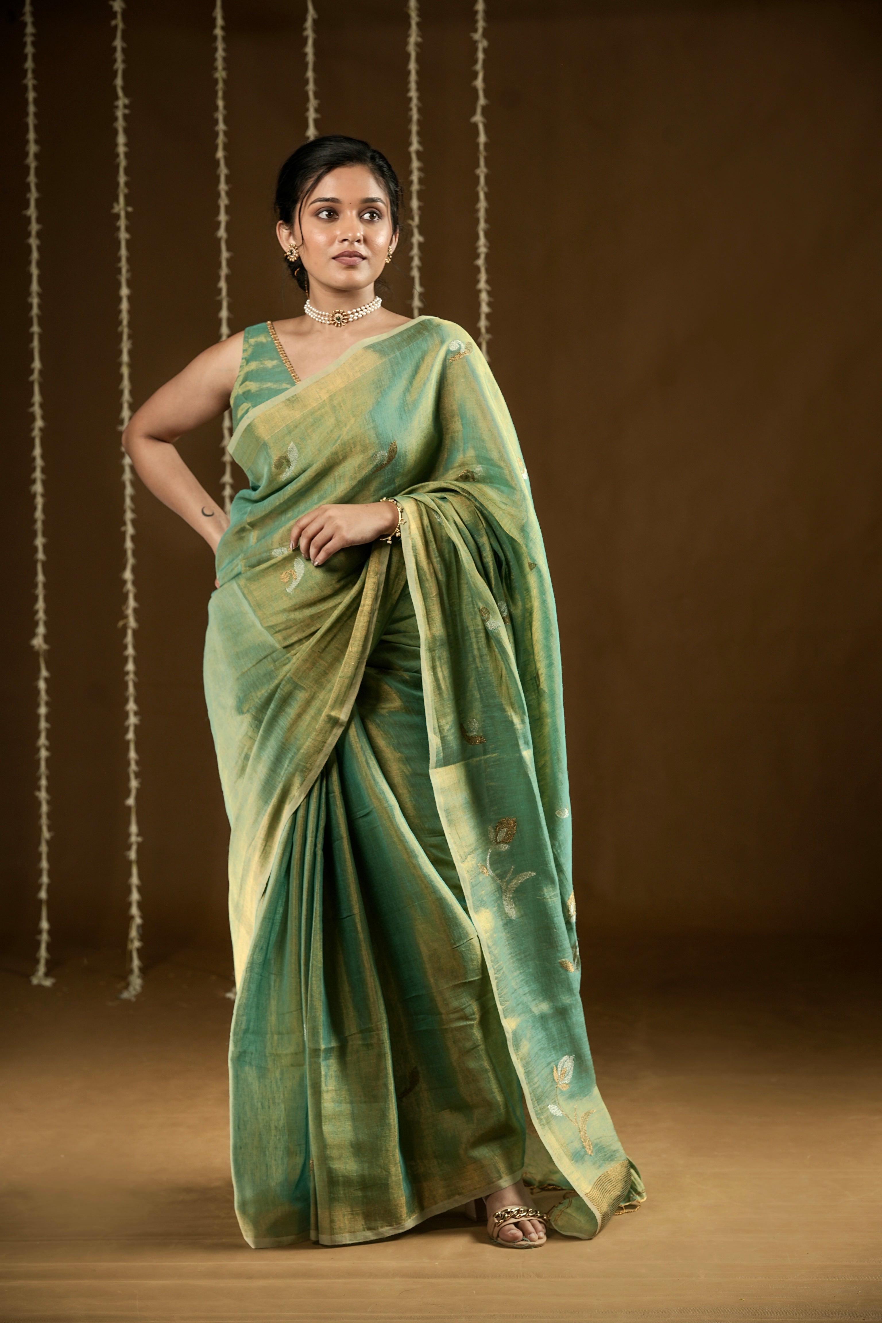 DIVA-Handwoven Metallic Linen Tissue Saree - Green Gold