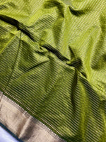 Load image into Gallery viewer, Handwoven Maheshwari Silk Cotton Saree - Limerick Green + Gold

