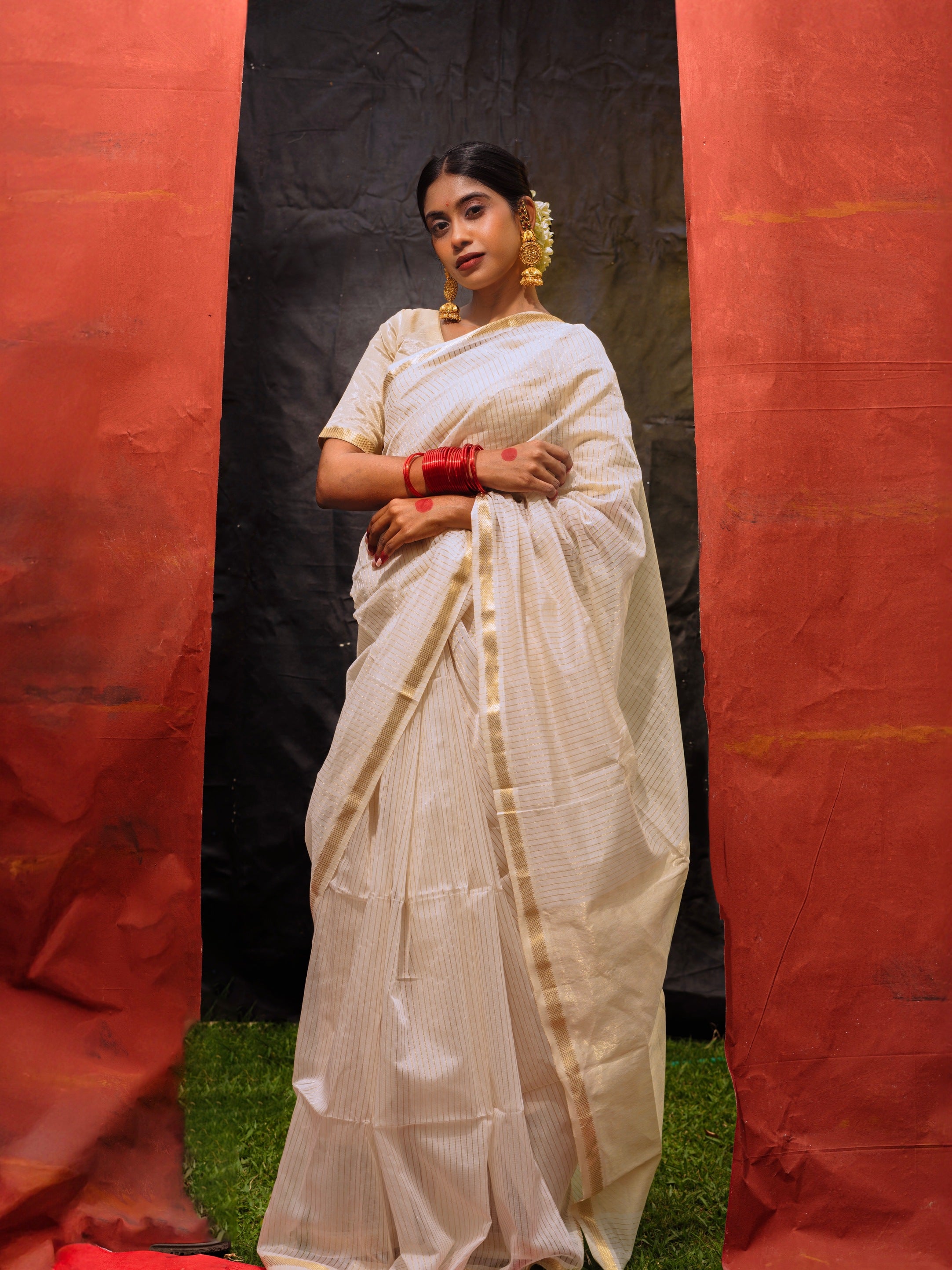 Aria - Handwoven silk cotton saree - Ivory + Gold