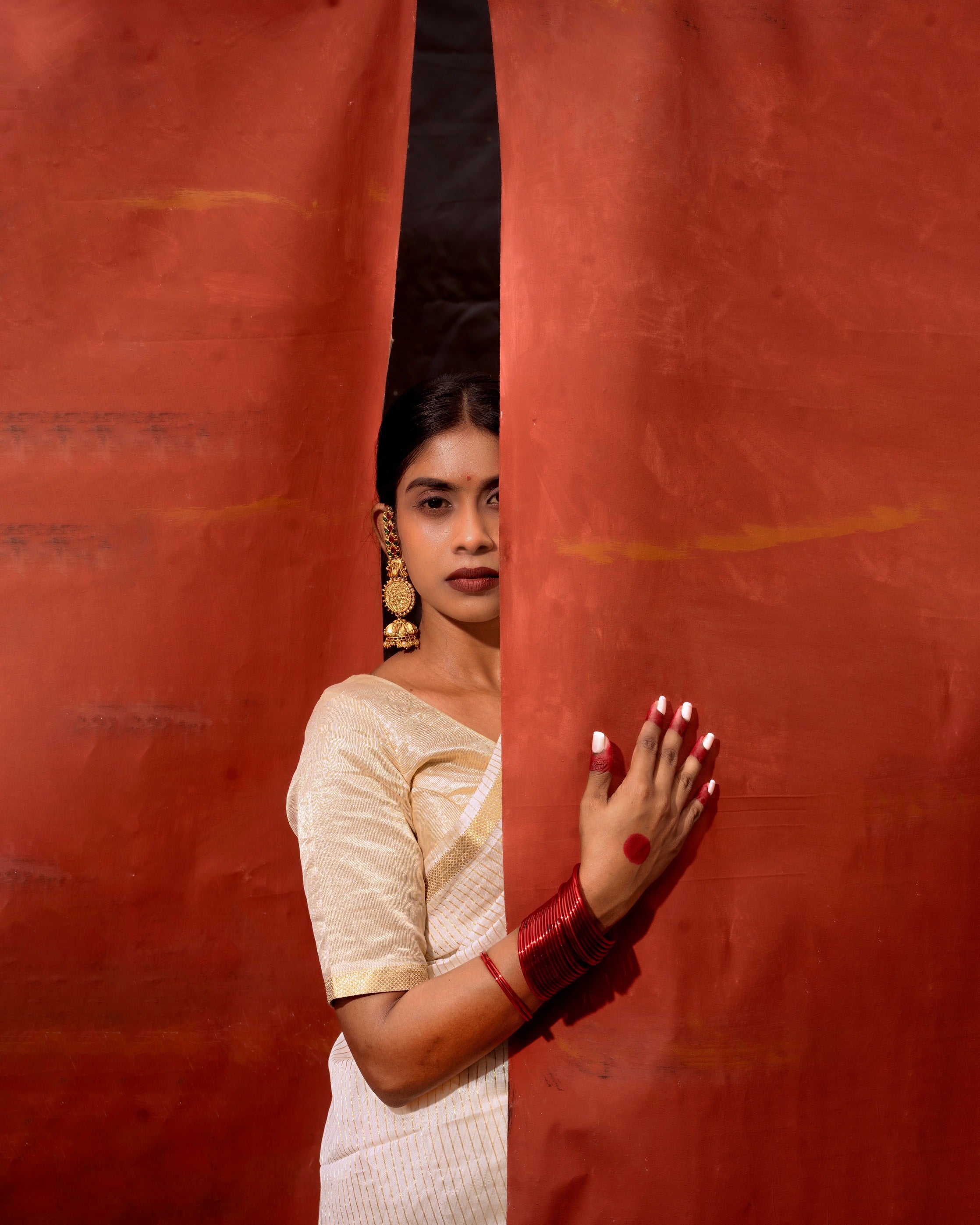 Aria - Handwoven silk cotton saree - Ivory + Gold