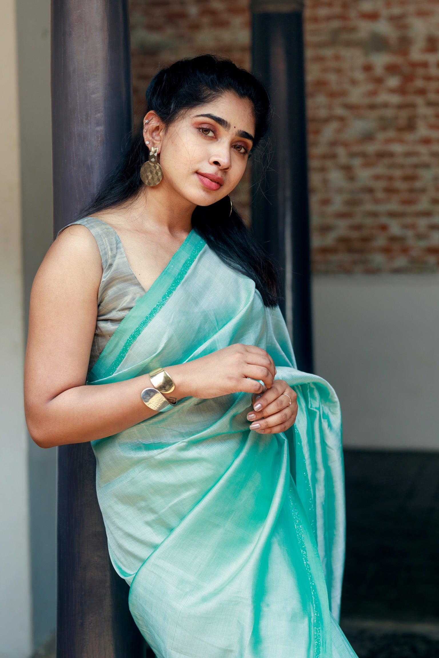 Kuthampully Premium Tissue Handloom Jacquard Kasavu Saree with Subtle Star  Design – Keraloom